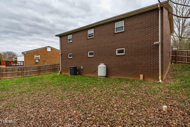 121 Valley Circle, Gray, TN 37615