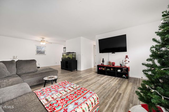 121 Valley Circle, Gray, TN 37615