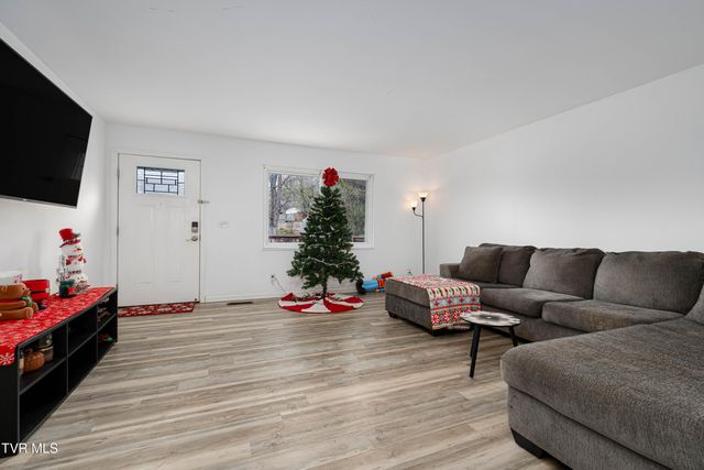 121 Valley Circle, Gray, TN 37615