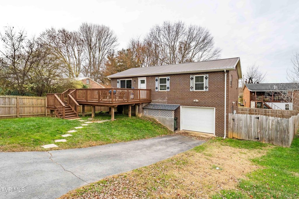 121 Valley Circle, Gray, TN 37615