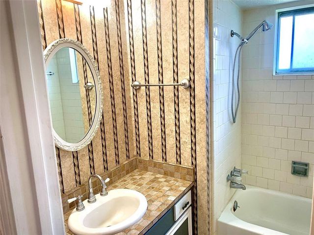 706 Voyager Drive, Houston, TX 77062