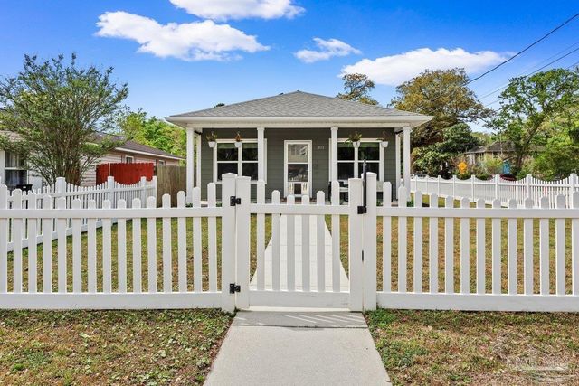 301 Dwight Ave, Pensacola, FL 32507