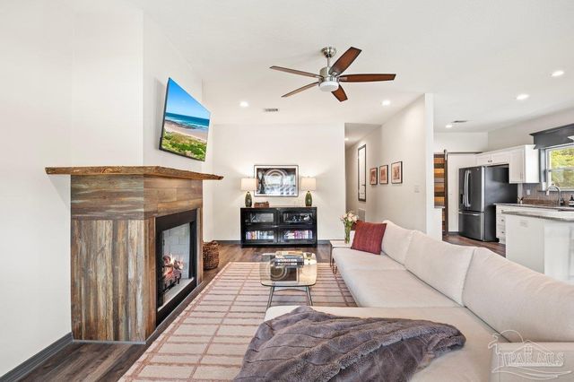 301 Dwight Ave, Pensacola, FL 32507