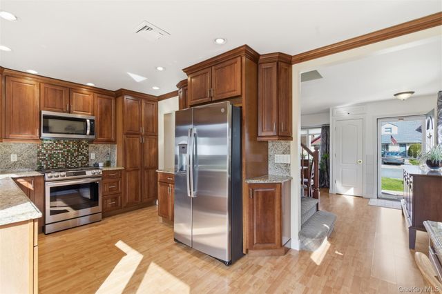 632 Wyngate Drive W, Valley Stream, NY 11580