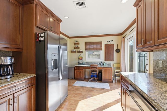 632 Wyngate Drive W, Valley Stream, NY 11580