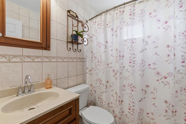 632 Wyngate Drive W, Valley Stream, NY 11580