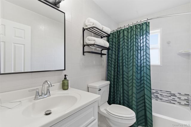 632 Wyngate Drive W, Valley Stream, NY 11580