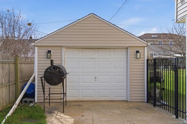 632 Wyngate Drive W, Valley Stream, NY 11580