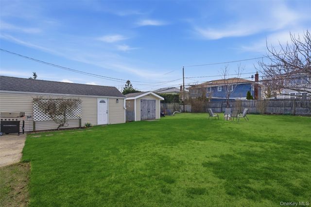 632 Wyngate Drive W, Valley Stream, NY 11580