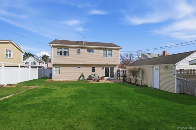632 Wyngate Drive W, Valley Stream, NY 11580