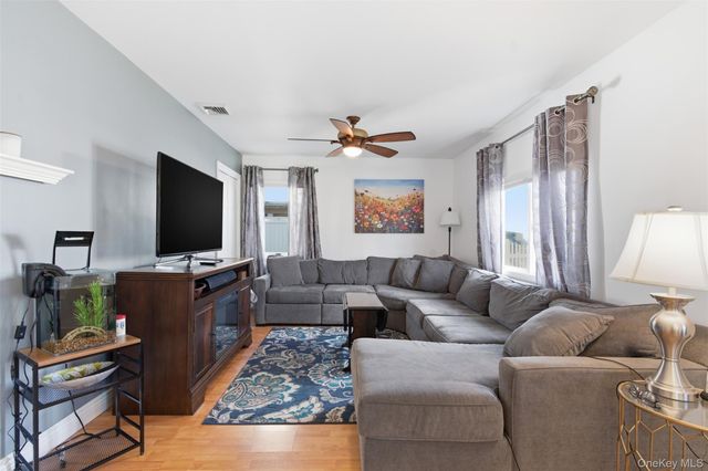 632 Wyngate Drive W, Valley Stream, NY 11580