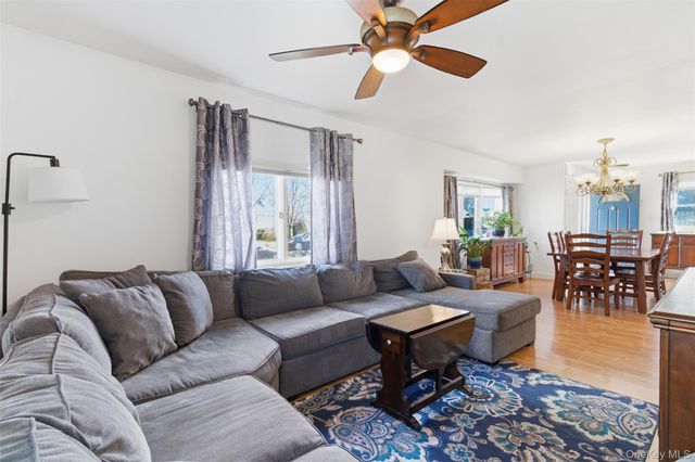 632 Wyngate Drive W, Valley Stream, NY 11580