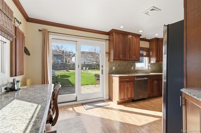 632 Wyngate Drive W, Valley Stream, NY 11580