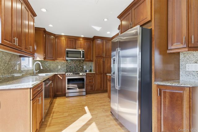 632 Wyngate Drive W, Valley Stream, NY 11580