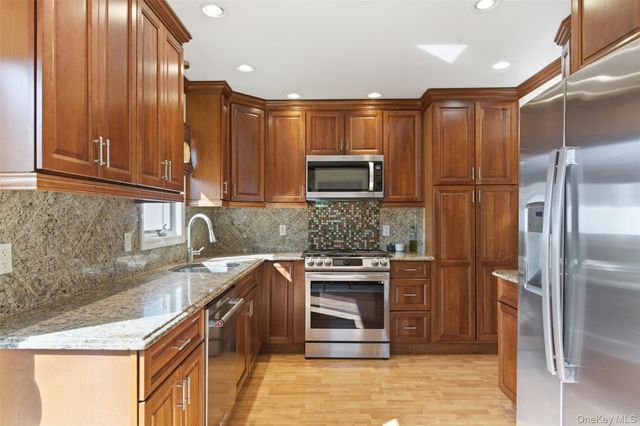 632 Wyngate Drive W, Valley Stream, NY 11580