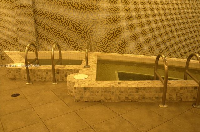 253 NE 2nd St 908, Miami, FL 33132