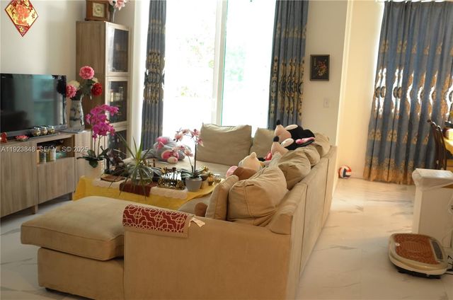 253 NE 2nd St 908, Miami, FL 33132