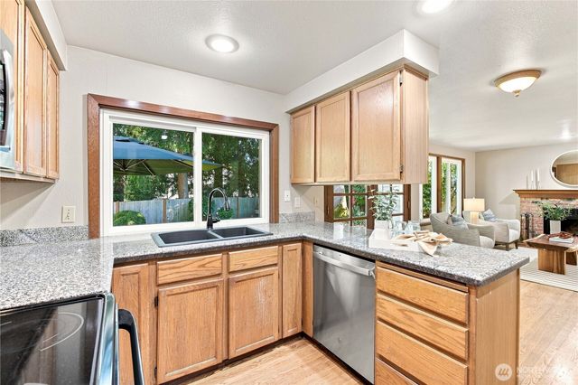23424 NE 27th Street, Sammamish, WA 98074