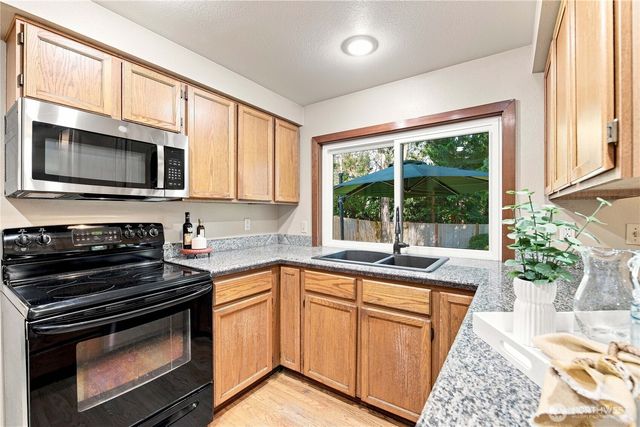 23424 NE 27th Street, Sammamish, WA 98074