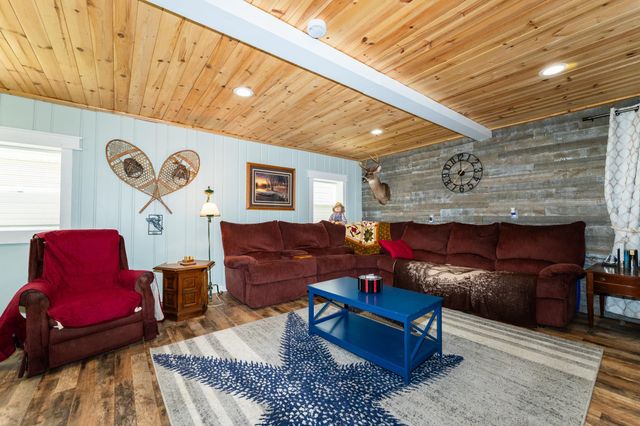 11935 N Shore Drive, Garfield Twp, MI 48632