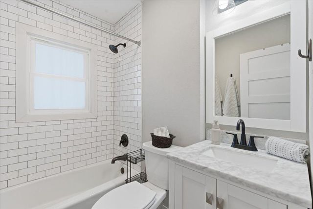 402 N Oak Street, Lake City, MN 55041