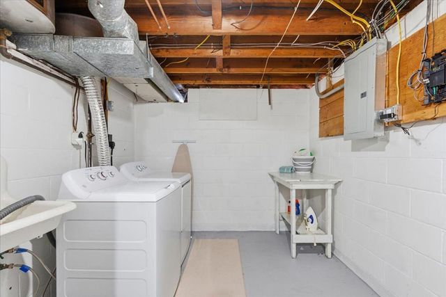 402 N Oak Street, Lake City, MN 55041