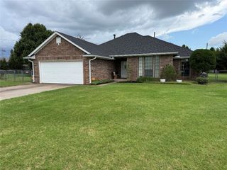1820 Tudor Place, Moore, OK 73160