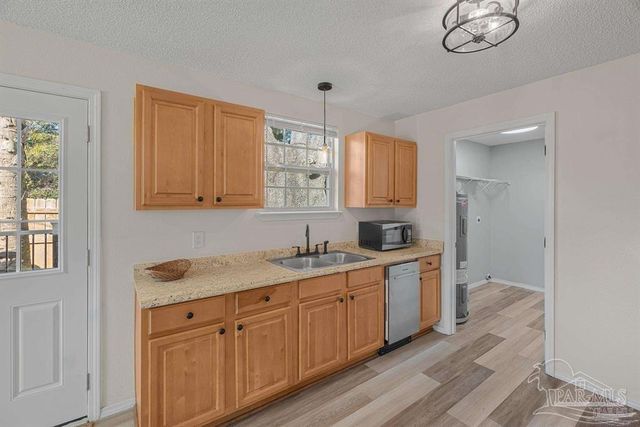 2920 W Gonzalez St, Pensacola, FL 32505