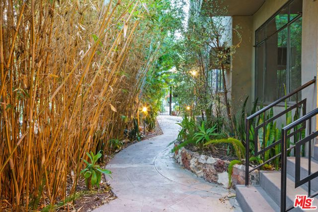 2488 N Beachwood Drive 2, Los Angeles, CA 90068