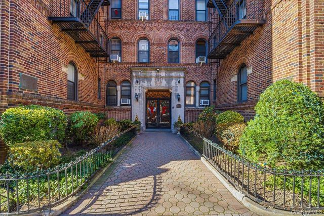 110-21 73 Road 6H, Forest Hills, NY 11375