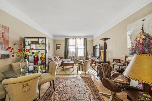 110-21 73 Road 6H, Forest Hills, NY 11375