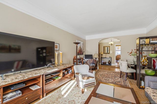 110-21 73 Road 6H, Forest Hills, NY 11375