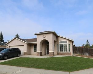 5574 W Pine Avenue, Fresno, CA 93722