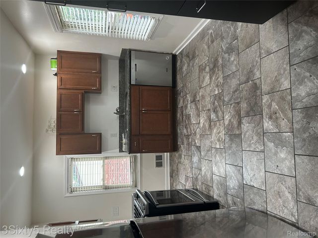 1919 Goddard Street, Wyandotte, MI 48192