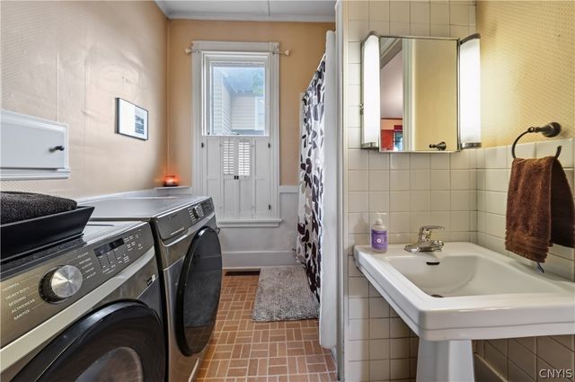 137 East Genesee Street, Auburn, NY 13021