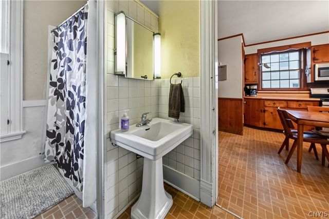 137 East Genesee Street, Auburn, NY 13021