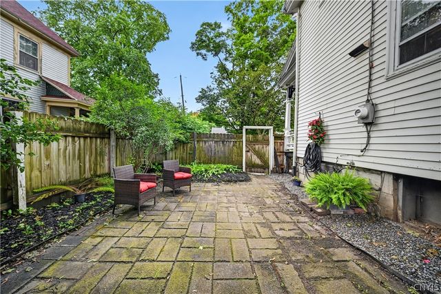 137 East Genesee Street, Auburn, NY 13021