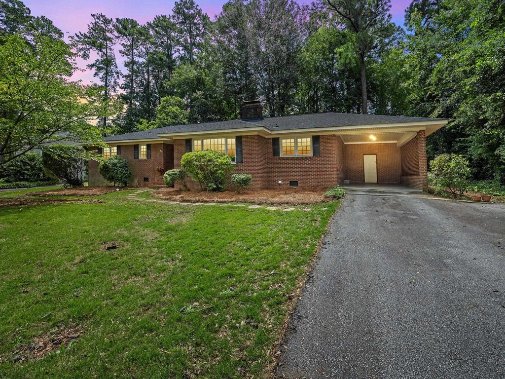109 Pinetree Circle, Spartanburg, SC 29307