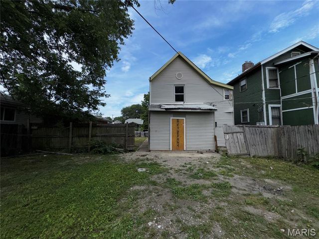8422 Pennsylvania Avenue, St Louis, MO 63111