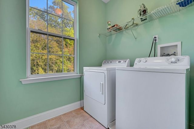 909 Brook Hollow Dr 909, Hanover Twp., NJ 07981