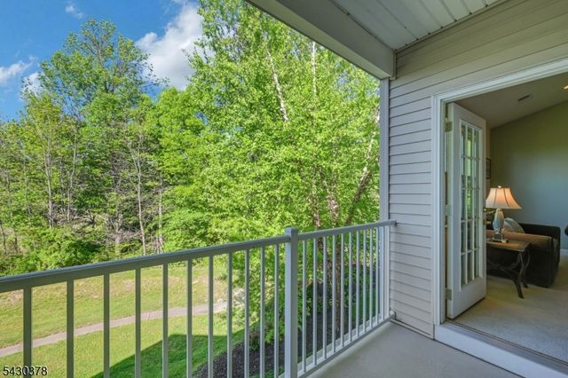 909 Brook Hollow Dr 909, Hanover Twp., NJ 07981