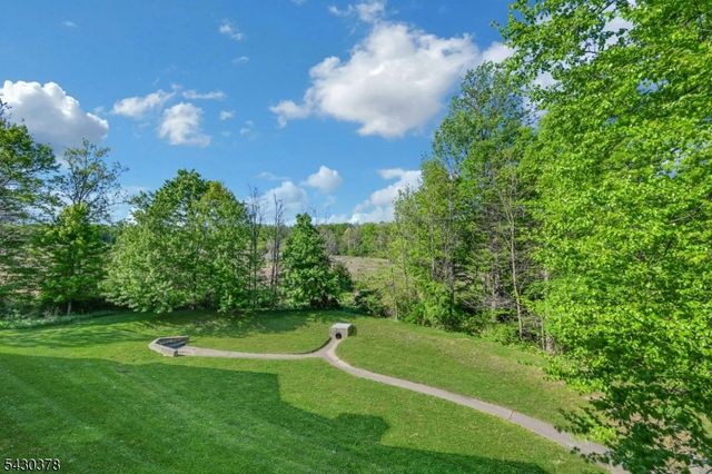 909 Brook Hollow Dr 909, Hanover Twp., NJ 07981