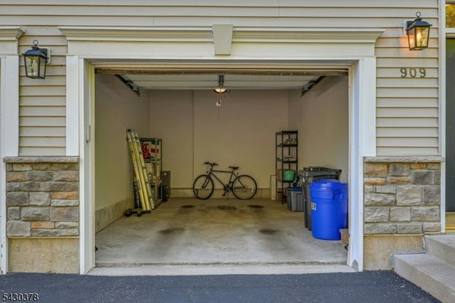 909 Brook Hollow Dr 909, Hanover Twp., NJ 07981