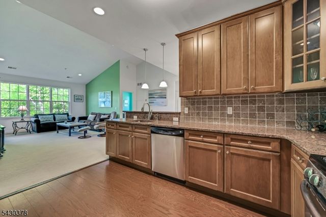 909 Brook Hollow Dr 909, Hanover Twp., NJ 07981
