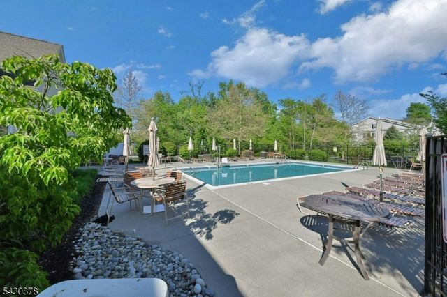 909 Brook Hollow Dr 909, Hanover Twp., NJ 07981