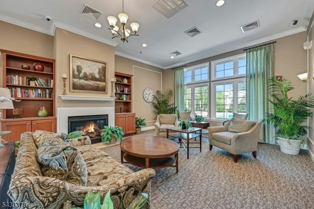 909 Brook Hollow Dr 909, Hanover Twp., NJ 07981