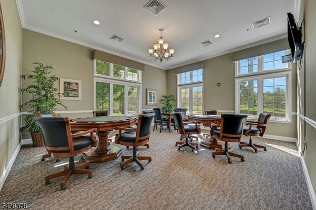 909 Brook Hollow Dr 909, Hanover Twp., NJ 07981