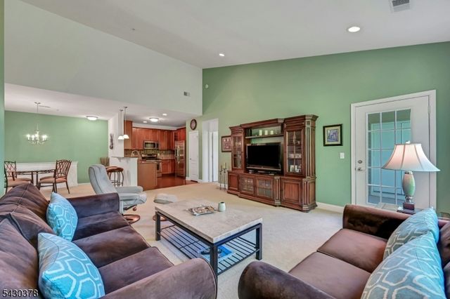 909 Brook Hollow Dr 909, Hanover Twp., NJ 07981