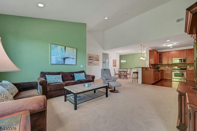 909 Brook Hollow Dr 909, Hanover Twp., NJ 07981