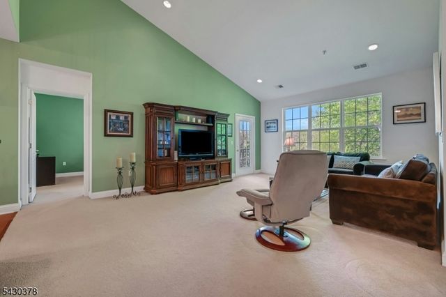 909 Brook Hollow Dr 909, Hanover Twp., NJ 07981